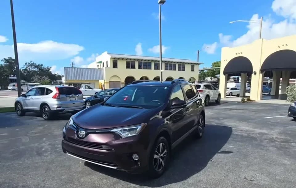 2017 TOYOTA RAV4 XLE 2