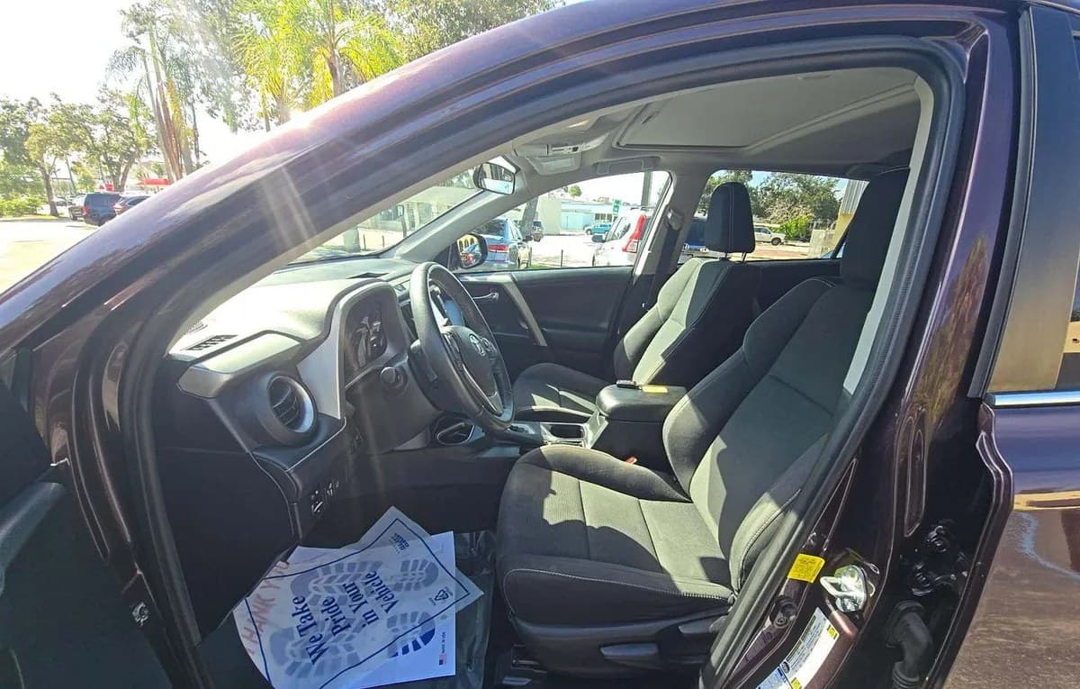 2017 TOYOTA RAV4 XLE 4