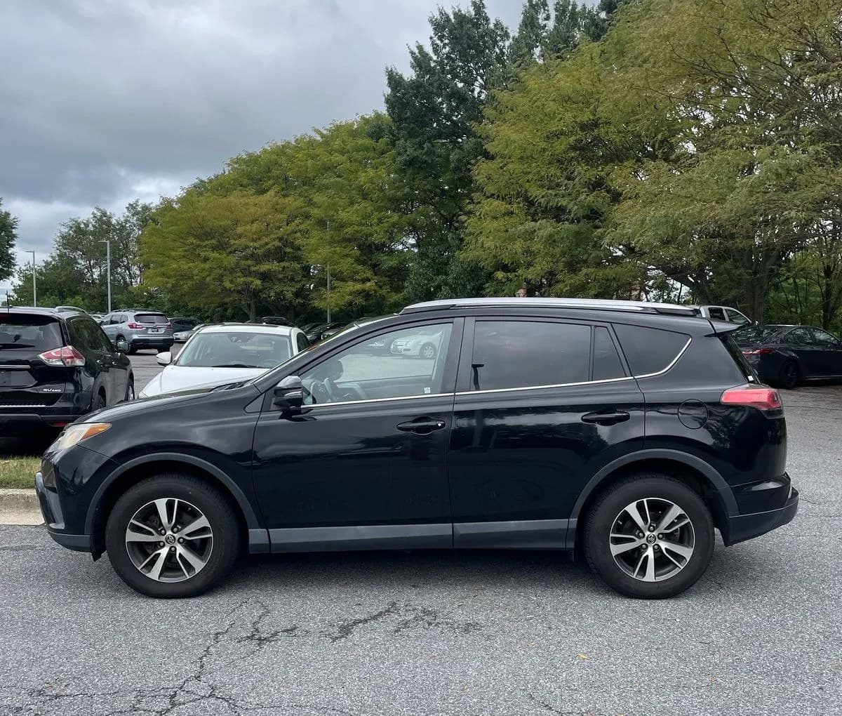 2018 TOYOTA RAV4 XLE 2