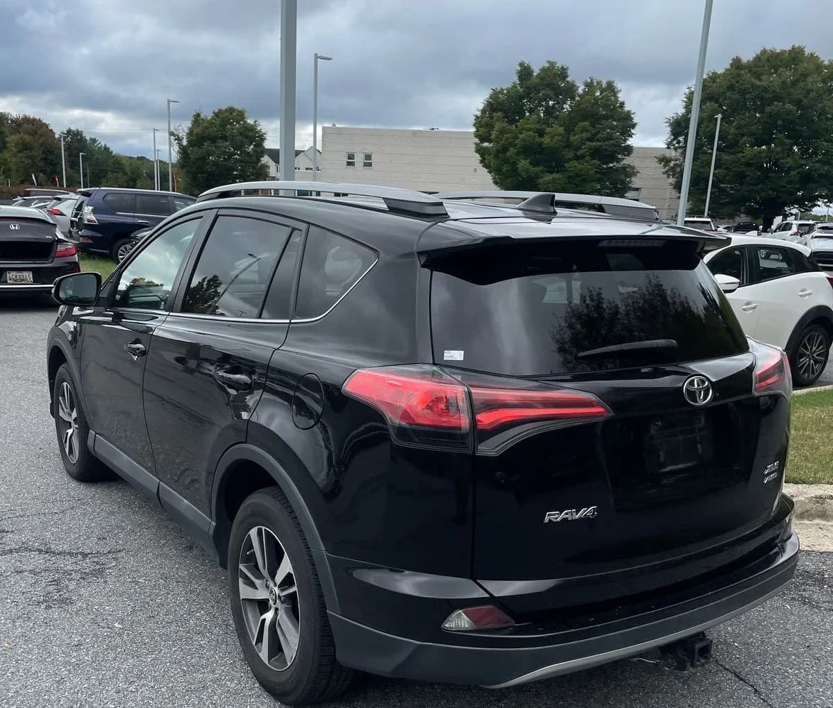 2018 TOYOTA RAV4 XLE 3