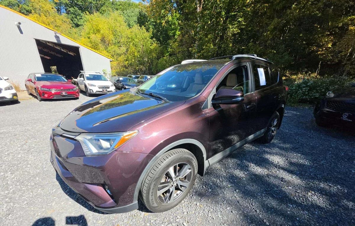 2017 TOYOTA RAV4 XLE 2