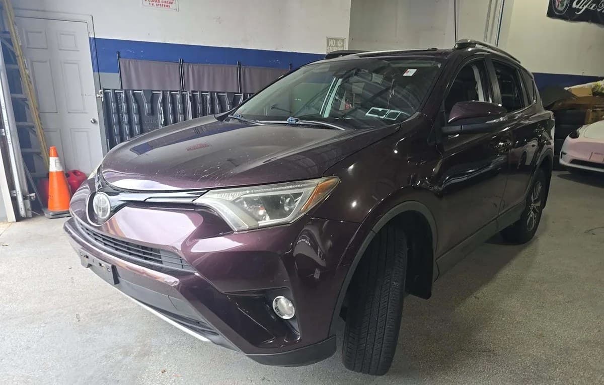 2017 TOYOTA RAV4 XLE 2