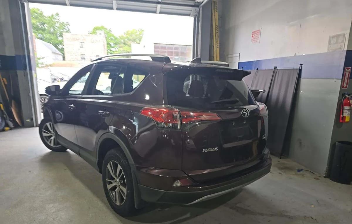 2017 TOYOTA RAV4 XLE 3