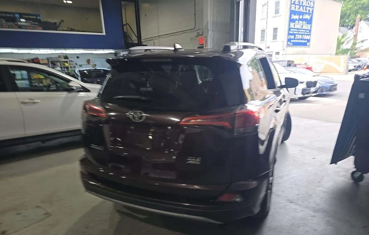 2017 TOYOTA RAV4 XLE 4