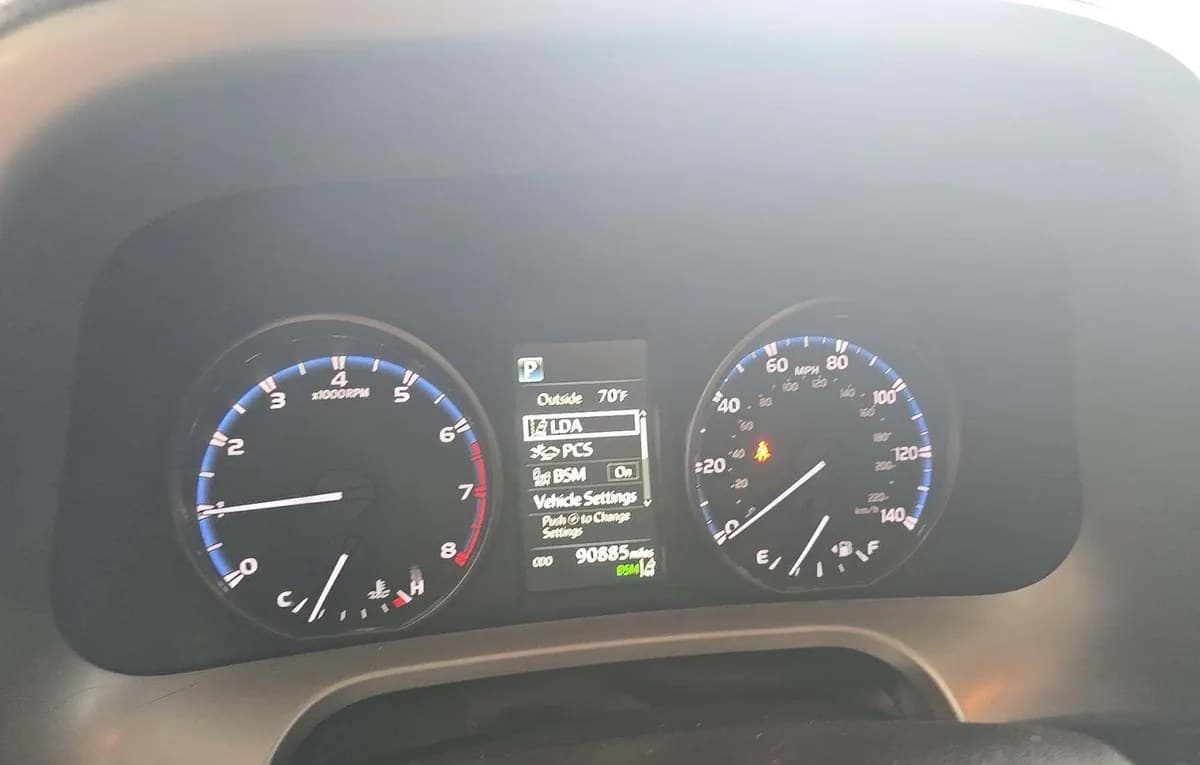 2017 TOYOTA RAV4 XLE 6