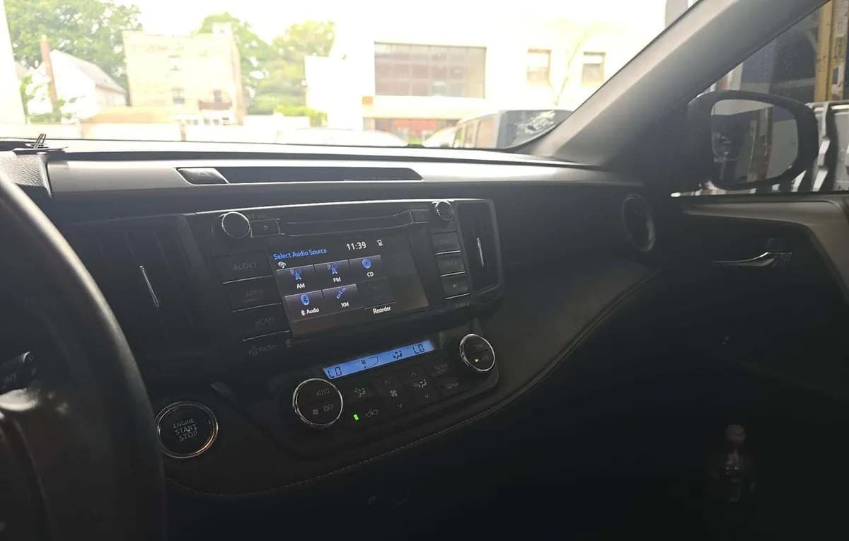 2017 TOYOTA RAV4 XLE 7