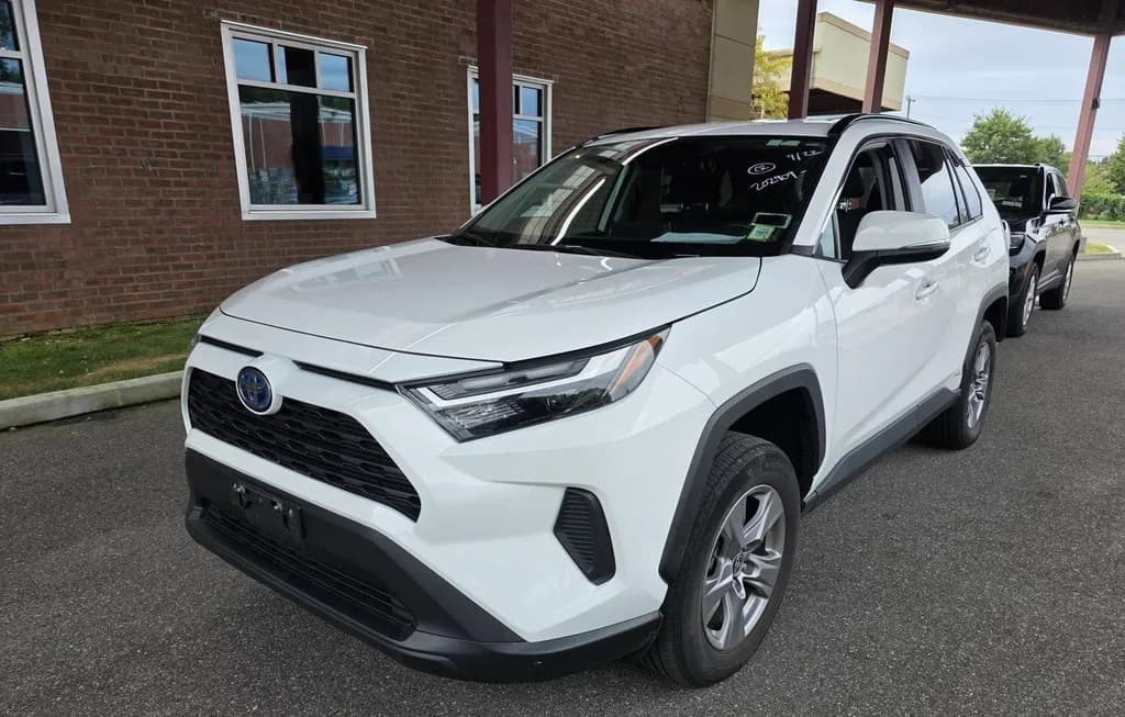 2023 TOYOTA RAV4 HYBRID XLE