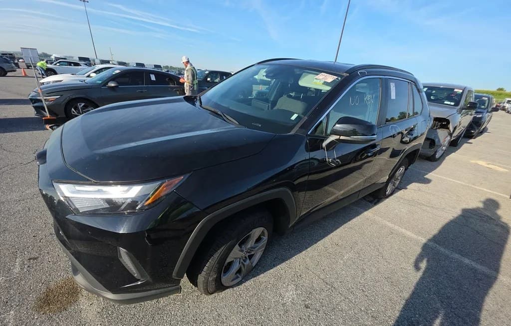 2024 TOYOTA RAV4 XLE
