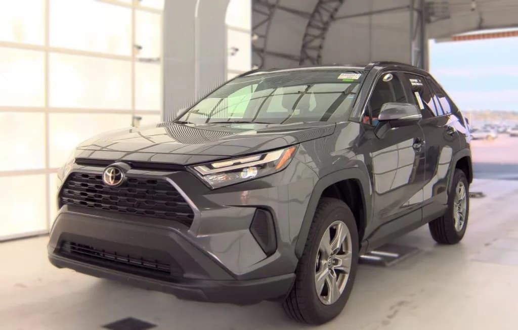 2025 TOYOTA RAV4 XLE
