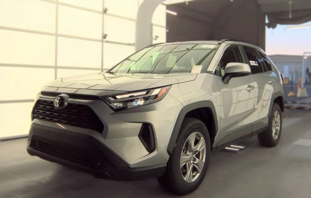 2025 TOYOTA RAV4 XLE
