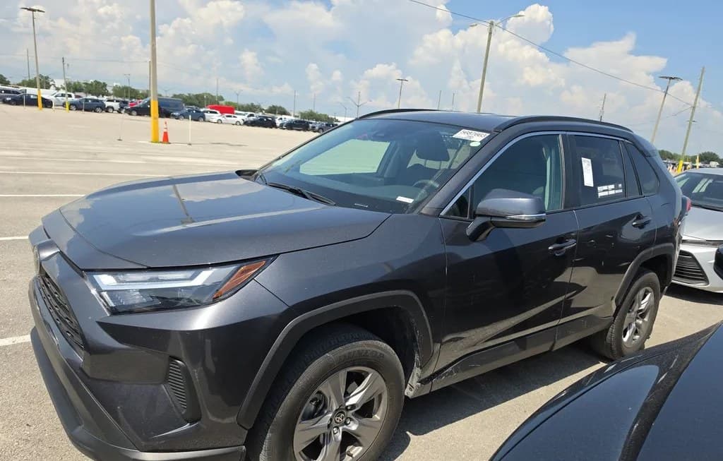 2025 TOYOTA RAV4 XLE