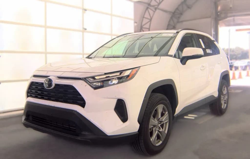 2025 TOYOTA RAV4 XLE