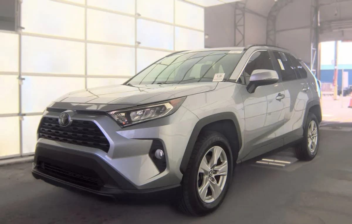 2020 TOYOTA RAV4 XLE 2