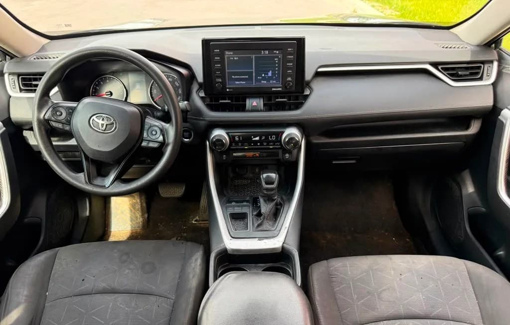 2021 TOYOTA RAV4 XLE 3