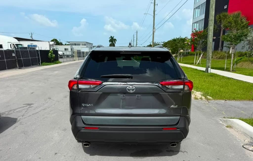 2021 TOYOTA RAV4 XLE 5