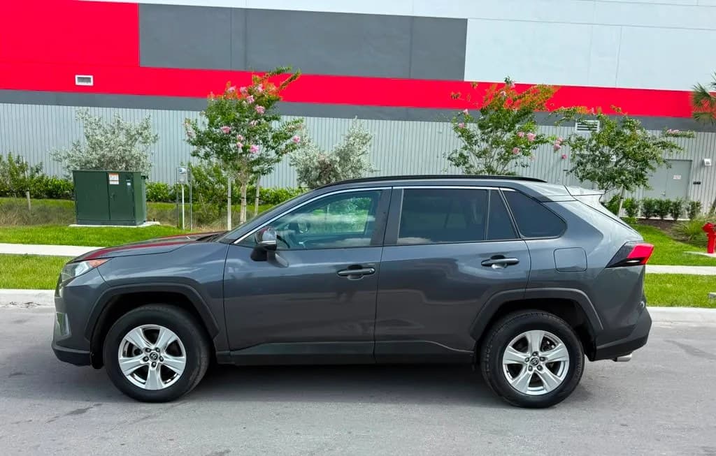 2021 TOYOTA RAV4 XLE 6
