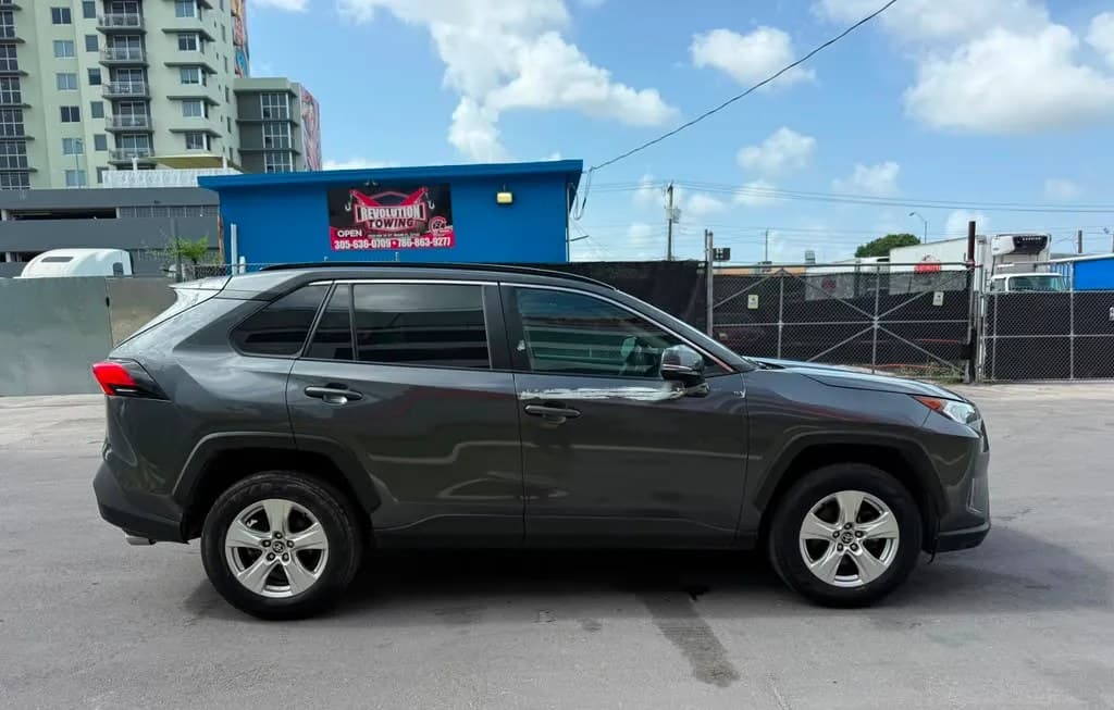 2021 TOYOTA RAV4 XLE 7