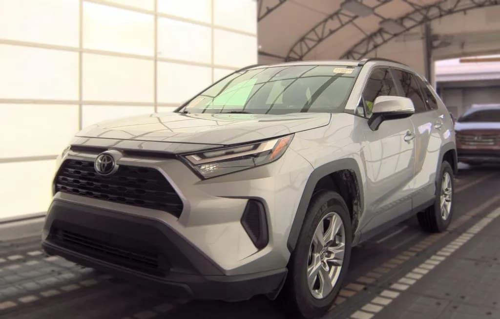 2023 TOYOTA RAV4 XLE