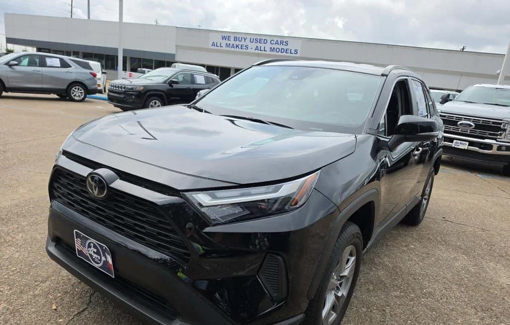 2024 TOYOTA RAV4 XLE