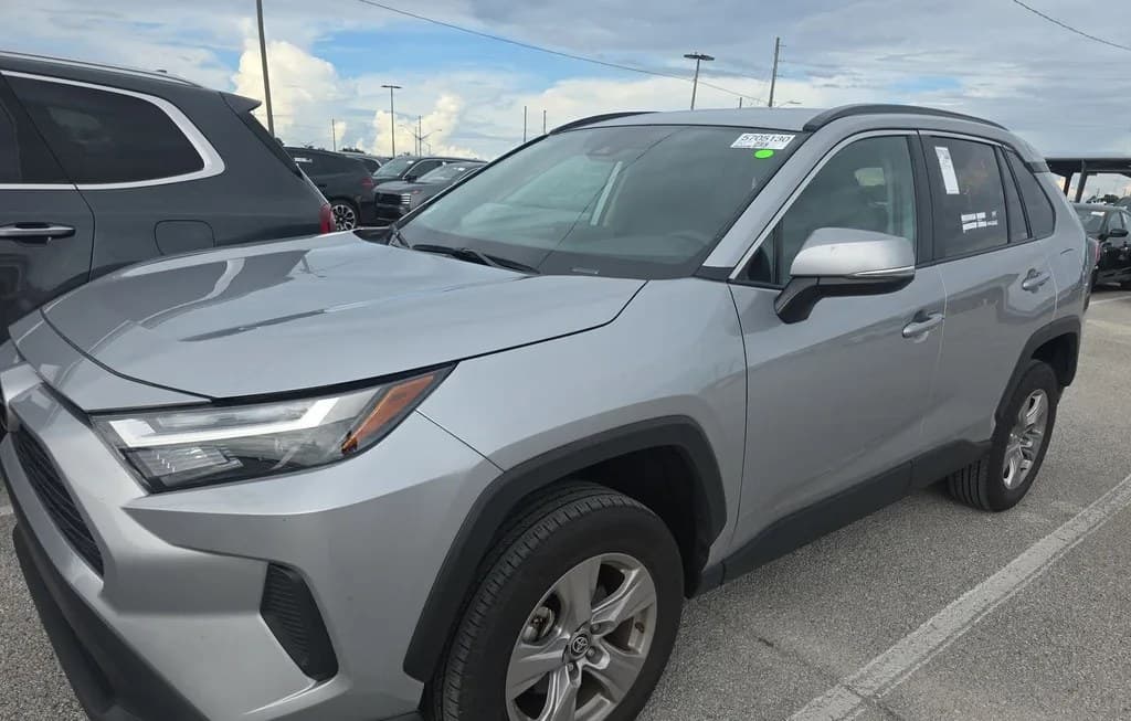 2025 TOYOTA RAV4 XLE
