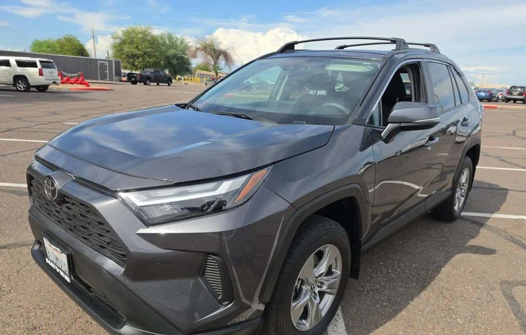 2024 TOYOTA RAV4 XLE