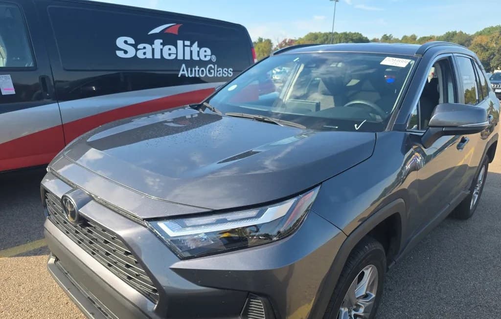 2025 TOYOTA RAV4 XLE