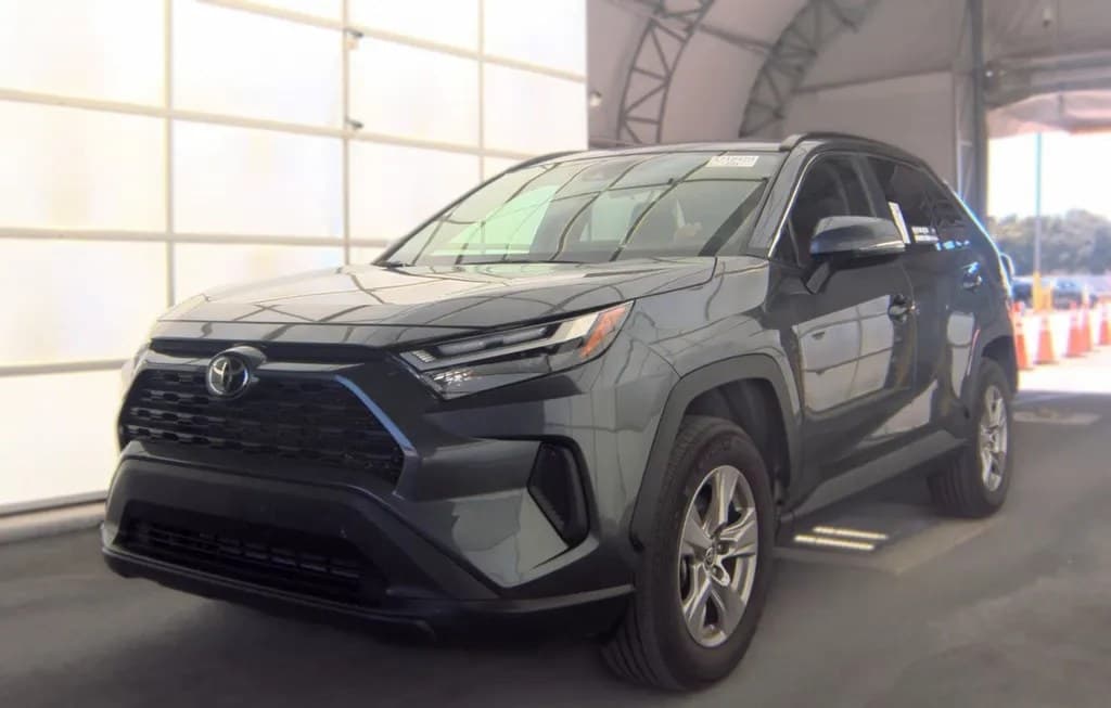 2025 TOYOTA RAV4 XLE