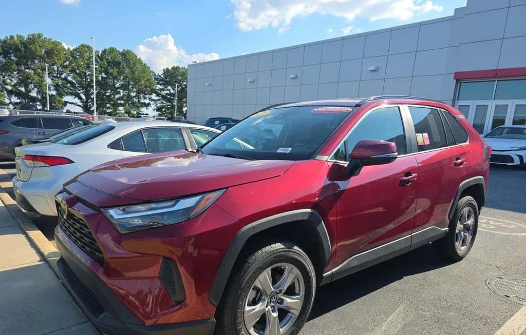 2025 TOYOTA RAV4 XLE