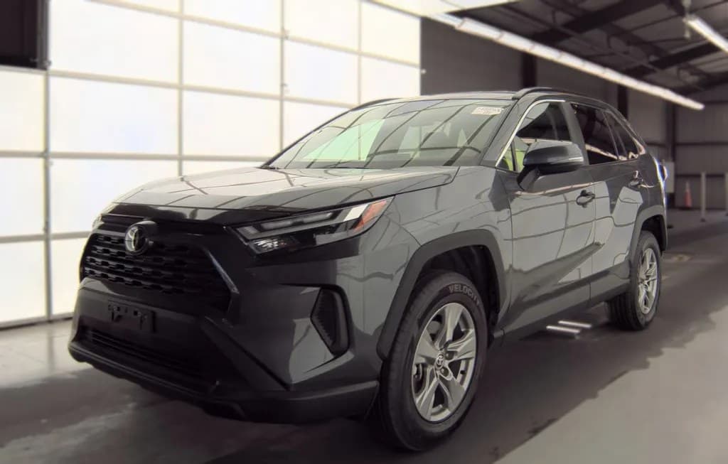 2025 TOYOTA RAV4 XLE