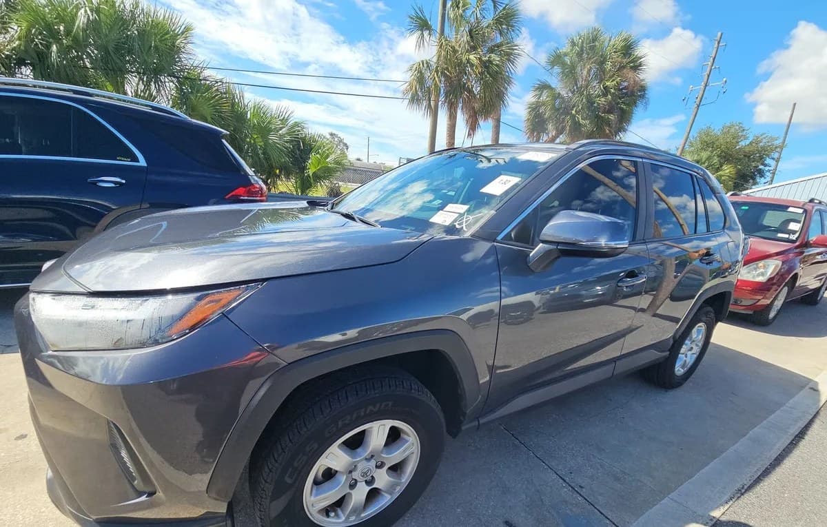 2023 TOYOTA RAV4 XLE 2