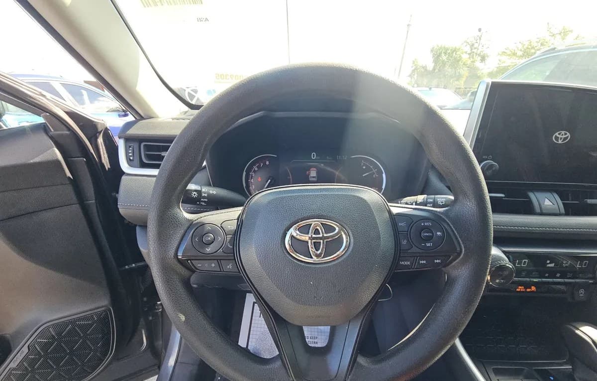2023 TOYOTA RAV4 XLE 7