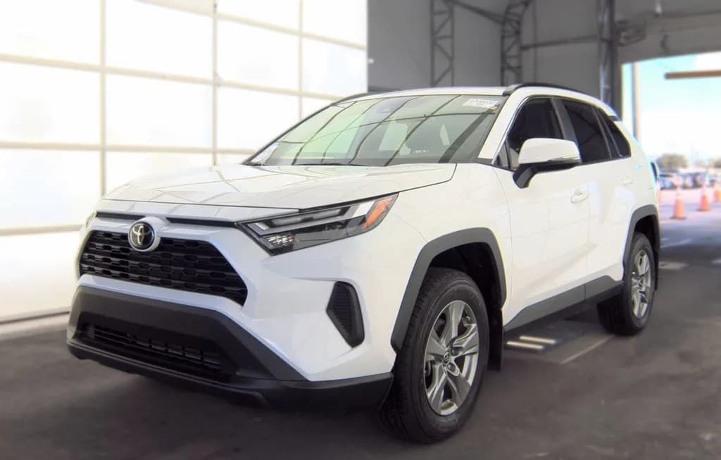 2024 TOYOTA RAV4 XLE