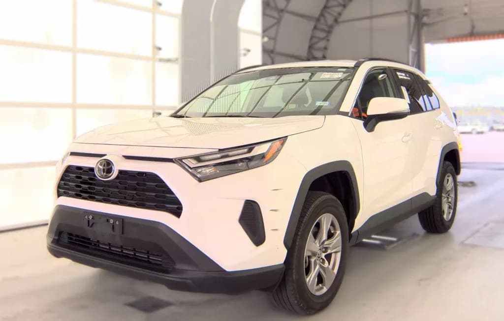2025 TOYOTA RAV4 XLE