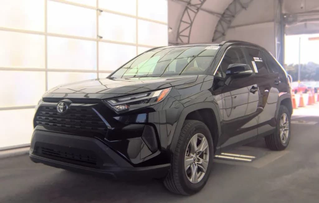 2025 TOYOTA RAV4 XLE