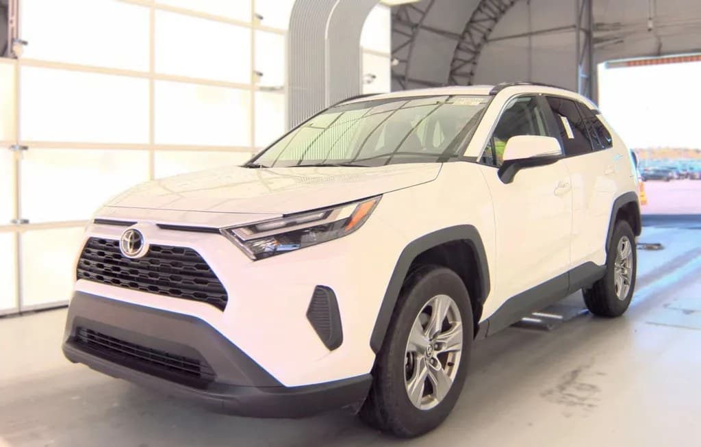 2025 TOYOTA RAV4 XLE