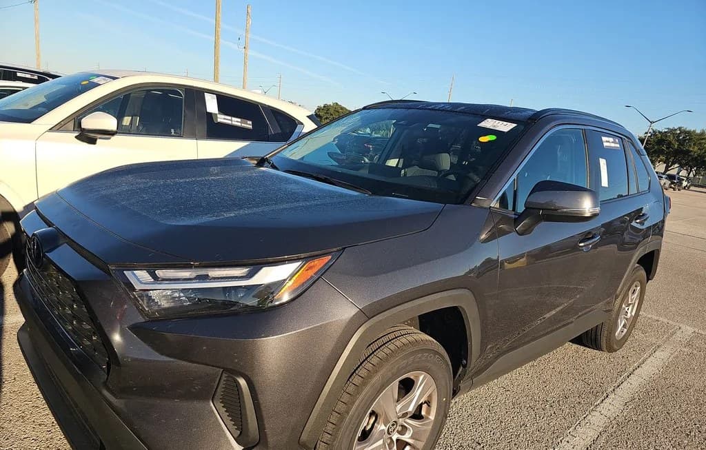 2025 TOYOTA RAV4 XLE