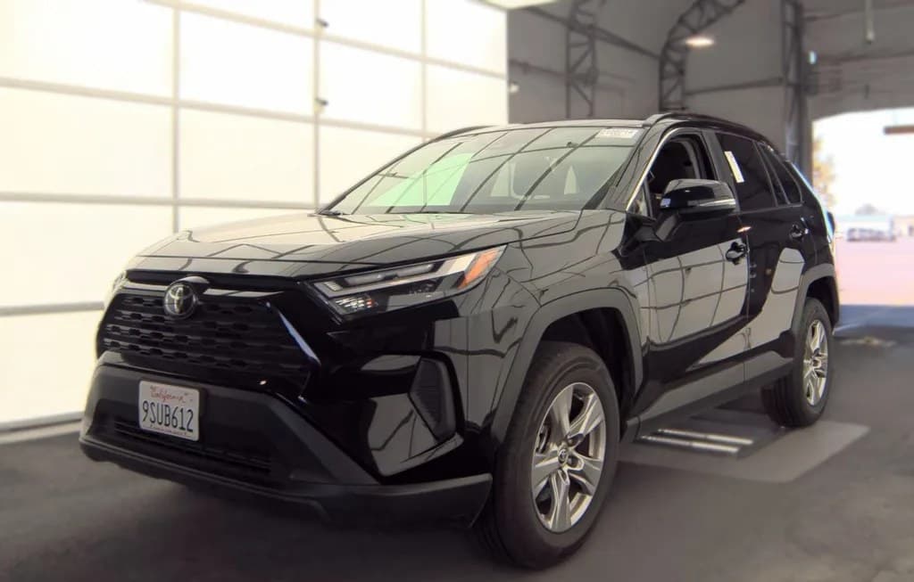 2025 TOYOTA RAV4 XLE