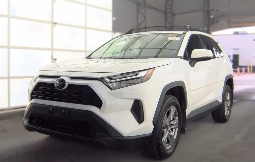 2024 TOYOTA RAV4 XLE