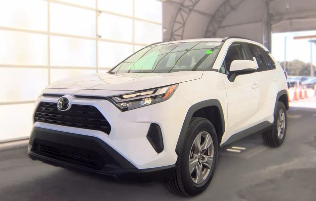2025 TOYOTA RAV4 XLE