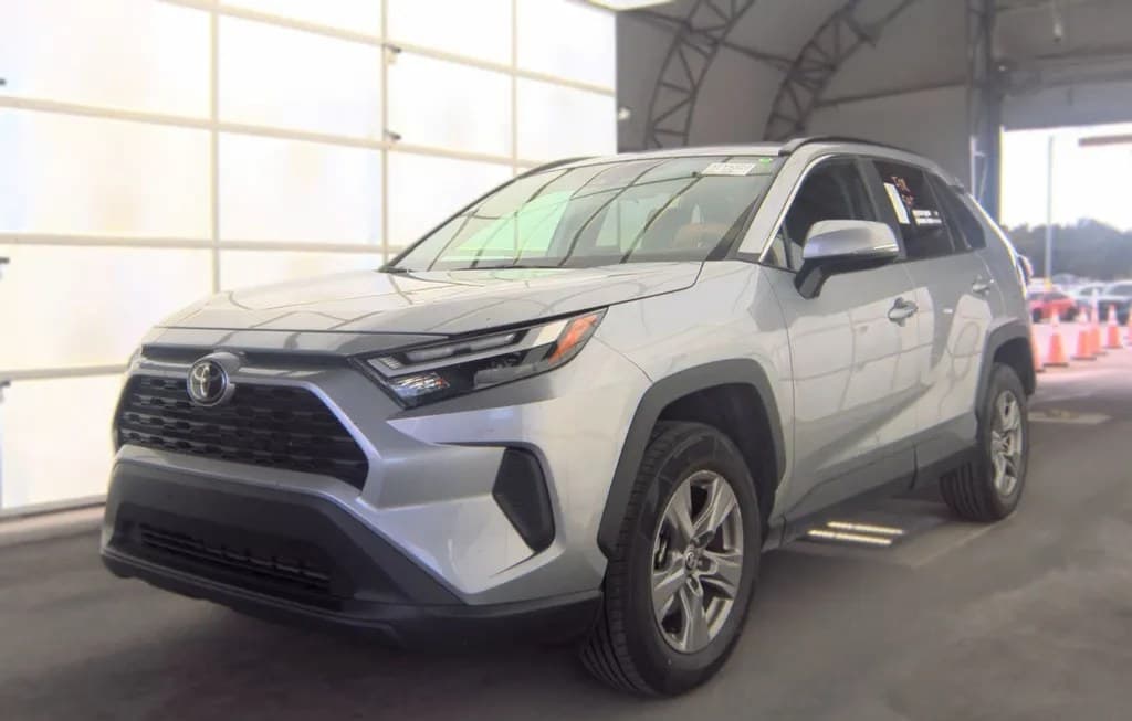 2025 TOYOTA RAV4 XLE