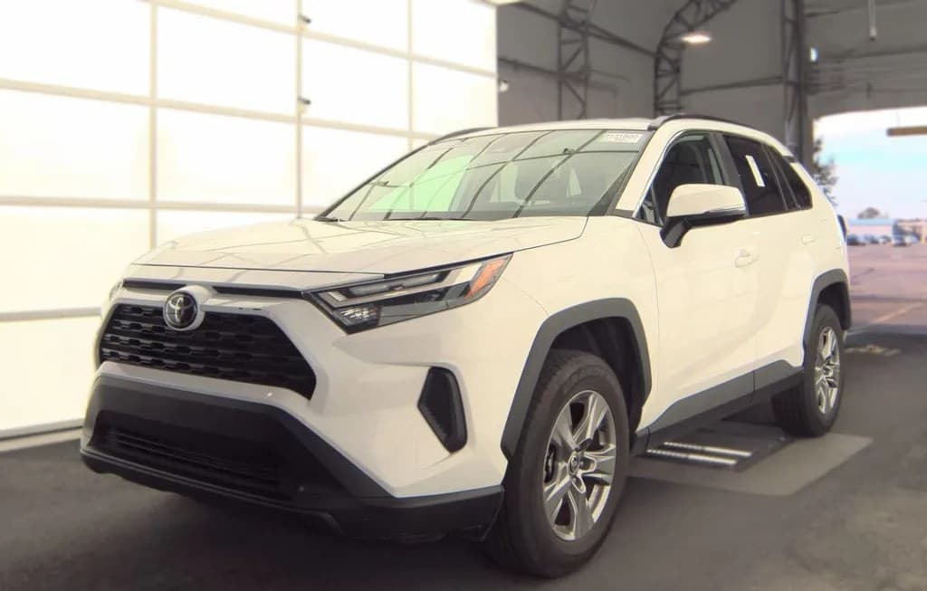 2025 TOYOTA RAV4 XLE