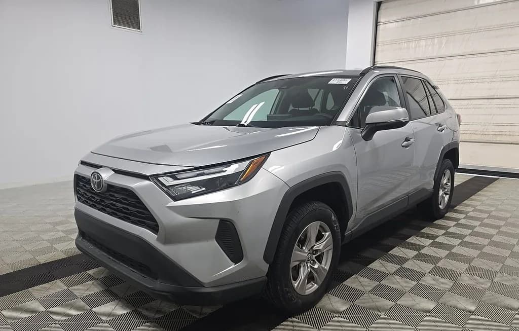 2025 TOYOTA RAV4 XLE