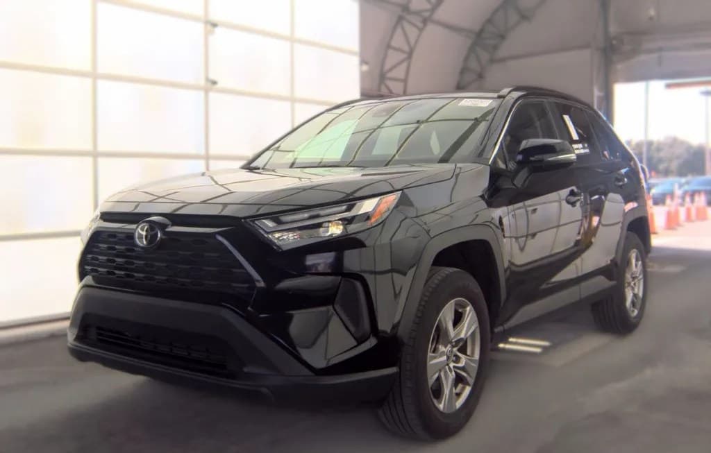 2025 TOYOTA RAV4 XLE