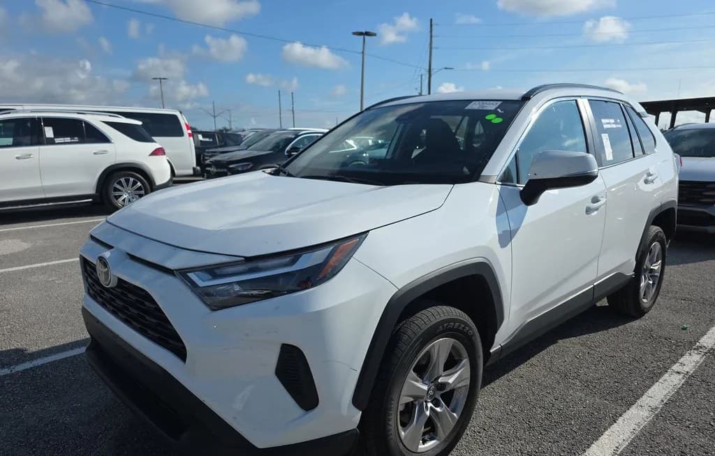 2025 TOYOTA RAV4 XLE