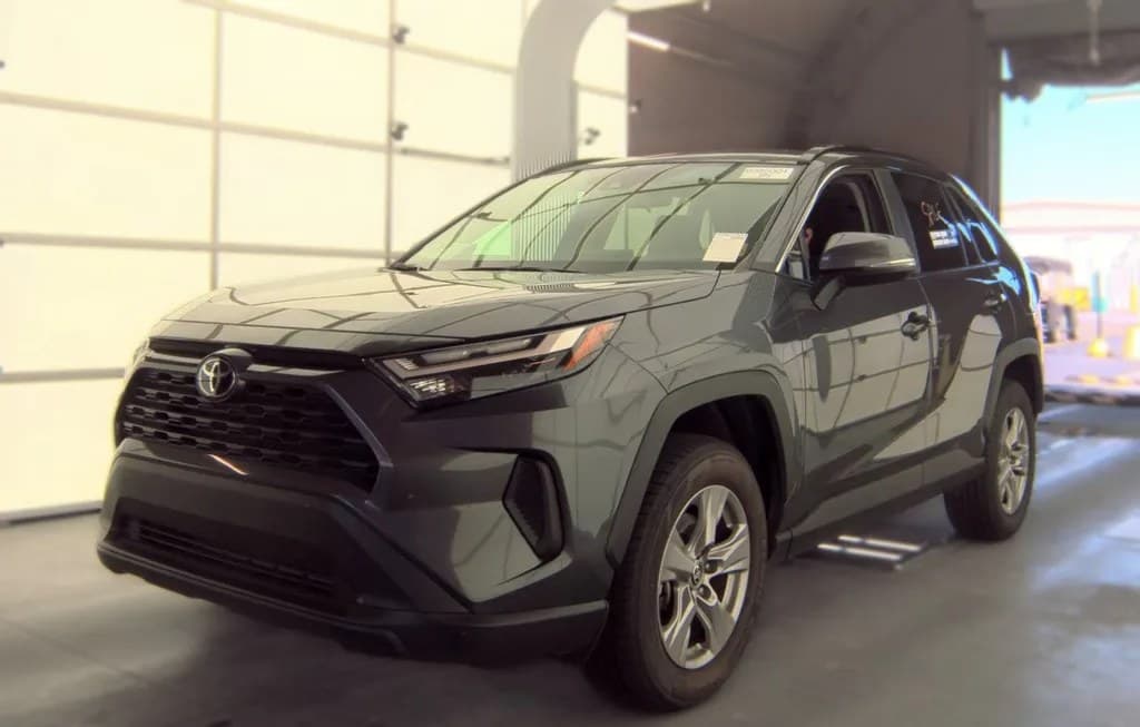 2025 TOYOTA RAV4 XLE