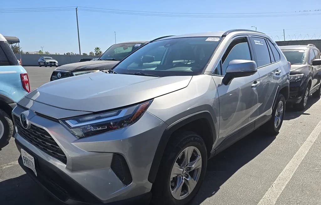 2025 TOYOTA RAV4 XLE