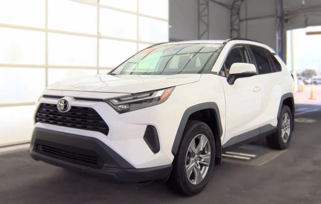 2024 TOYOTA RAV4 XLE