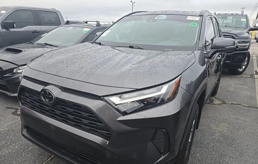 2024 TOYOTA RAV4 XLE