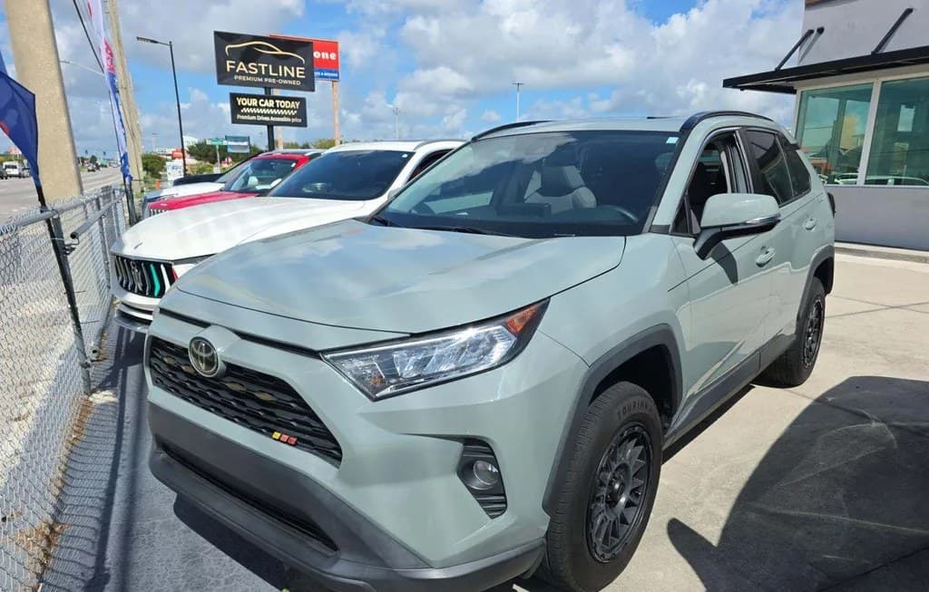 2021 TOYOTA RAV4 XLE