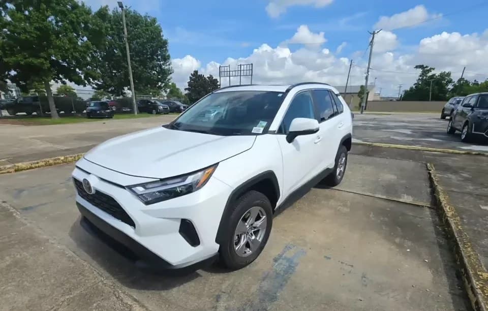 2023 TOYOTA RAV4 XLE